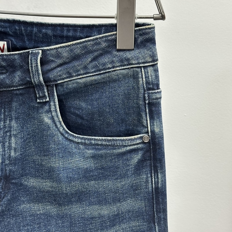 Moncler 蒙口 25年秋冬新品修身小直筒版型裁剪設計男士通勤百搭商務牛仔褲