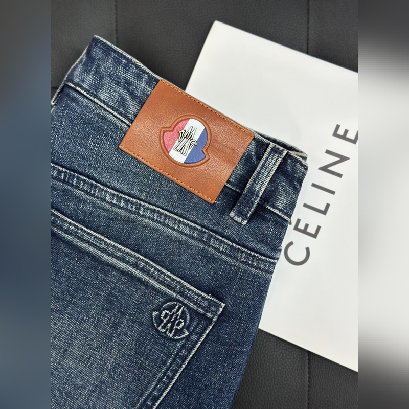 Moncler 蒙口 25年秋冬新品修身小直筒版型裁剪設計男士通勤百搭商務牛仔褲