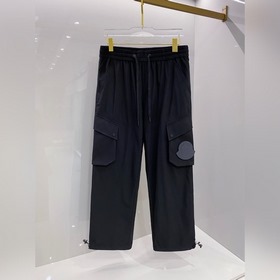 口Moncler 2026束腳休閑時尚褲，作為當代潮流與舒適的完美結合，正逐漸