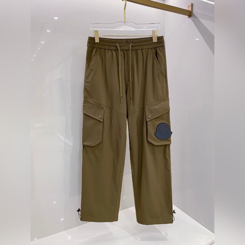 口Moncler 2026束腳休閑時尚褲，作為當代潮流與舒適的完美結合，正逐漸