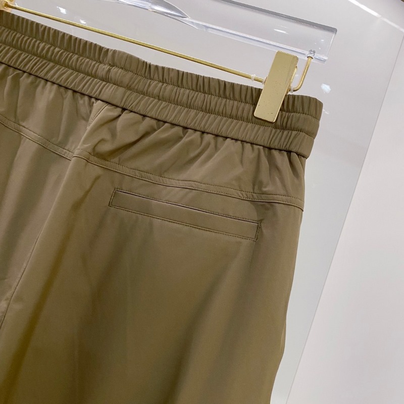 口Moncler 2026束腳休閑時尚褲，作為當代潮流與舒適的完美結合，正逐漸