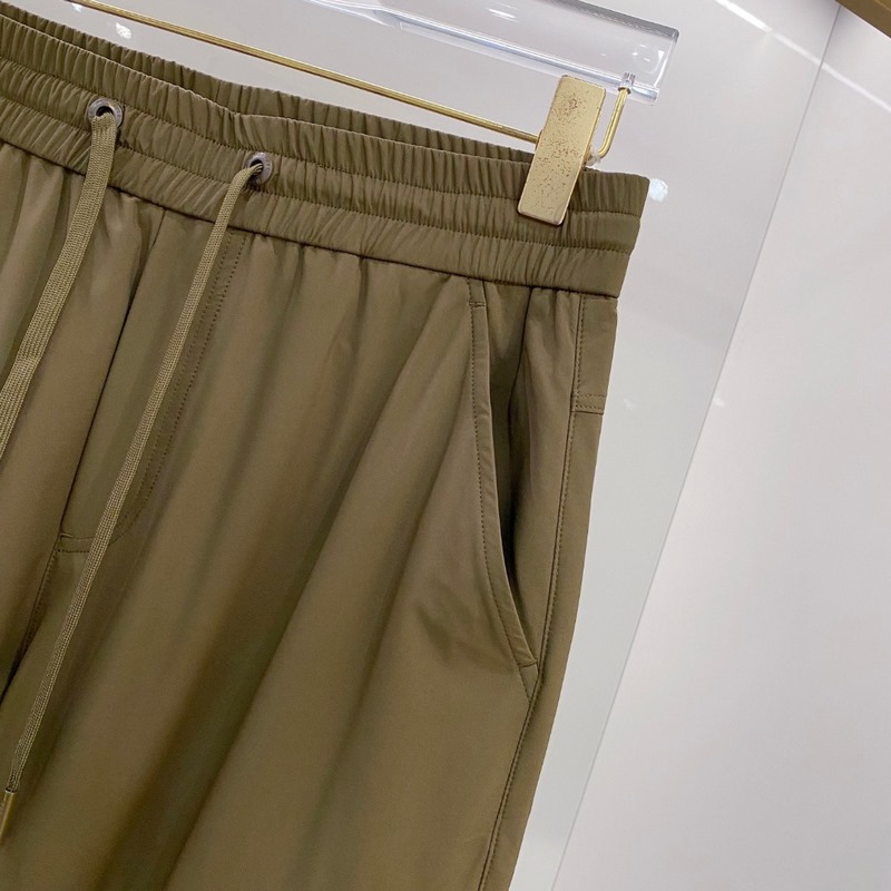 口Moncler 2026束腳休閑時尚褲，作為當代潮流與舒適的完美結合，正逐漸