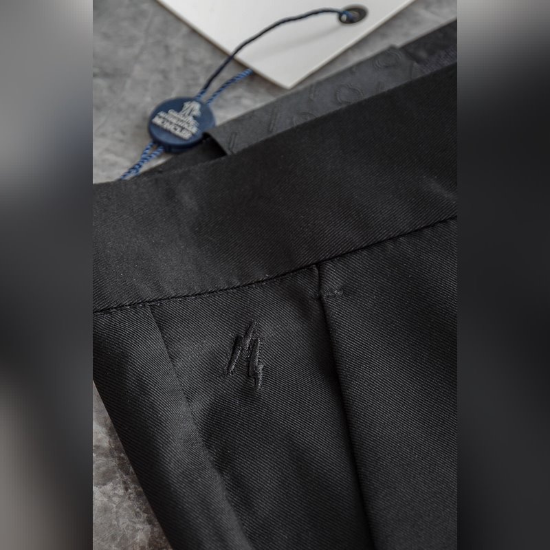 Moncler 蒙口 26ss春夏輕奢時尚定制休閑西褲，簡潔幹練的風(fēng)格，精緻卓