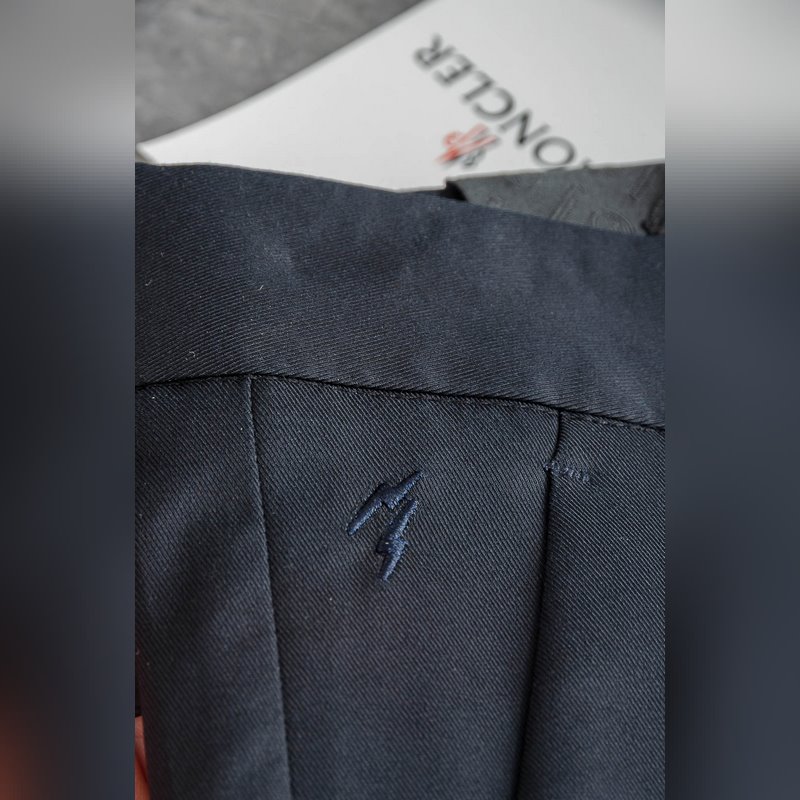 Moncler 蒙口 26ss春夏輕奢時尚定制休閑西褲，簡潔幹練的風格，精緻卓