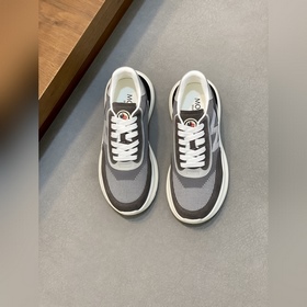 Moncler，蒙口男士休閑運動鞋，具有舒適防滑性能，采用一體成型進口飛織科技面