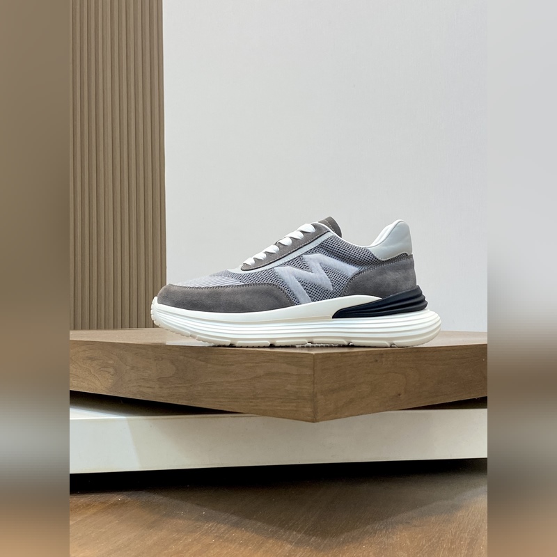 Moncler，蒙口男士休閑運(yùn)動(dòng)鞋，具有舒適防滑性能，采用一體成型進(jìn)口飛織科技面