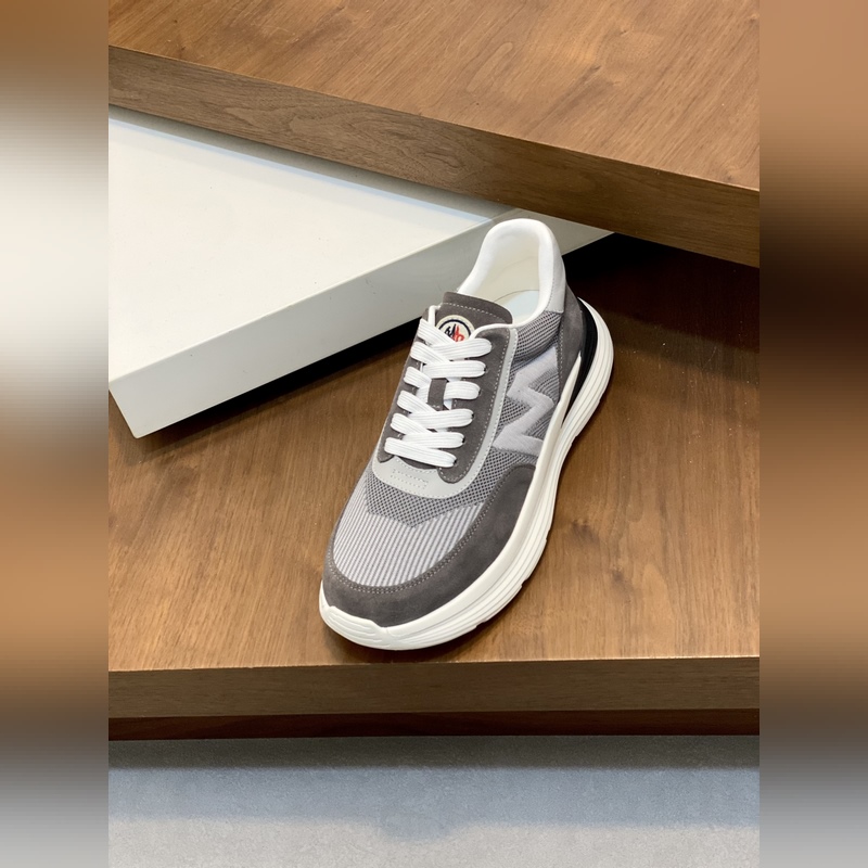 Moncler，蒙口男士休閑運(yùn)動(dòng)鞋，具有舒適防滑性能，采用一體成型進(jìn)口飛織科技面