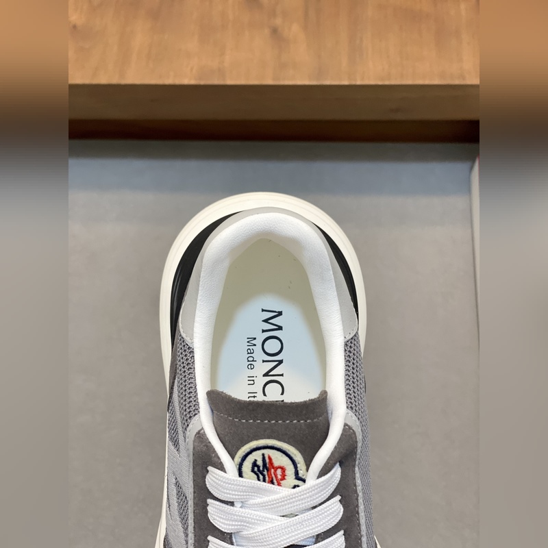 Moncler，蒙口男士休閑運(yùn)動(dòng)鞋，具有舒適防滑性能，采用一體成型進(jìn)口飛織科技面