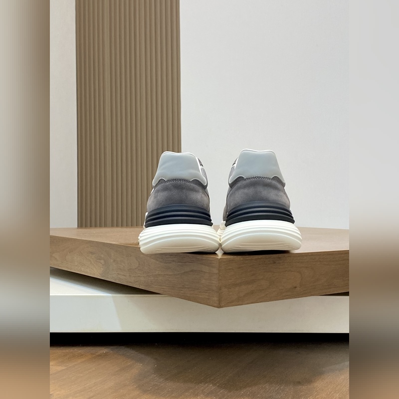 Moncler，蒙口男士休閑運(yùn)動(dòng)鞋，具有舒適防滑性能，采用一體成型進(jìn)口飛織科技面