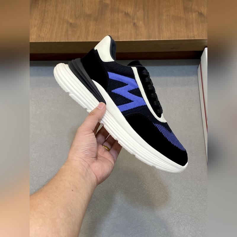 Moncler，蒙口男士休閑運(yùn)動(dòng)鞋，具有舒適防滑性能，采用一體成型進(jìn)口飛織科技面