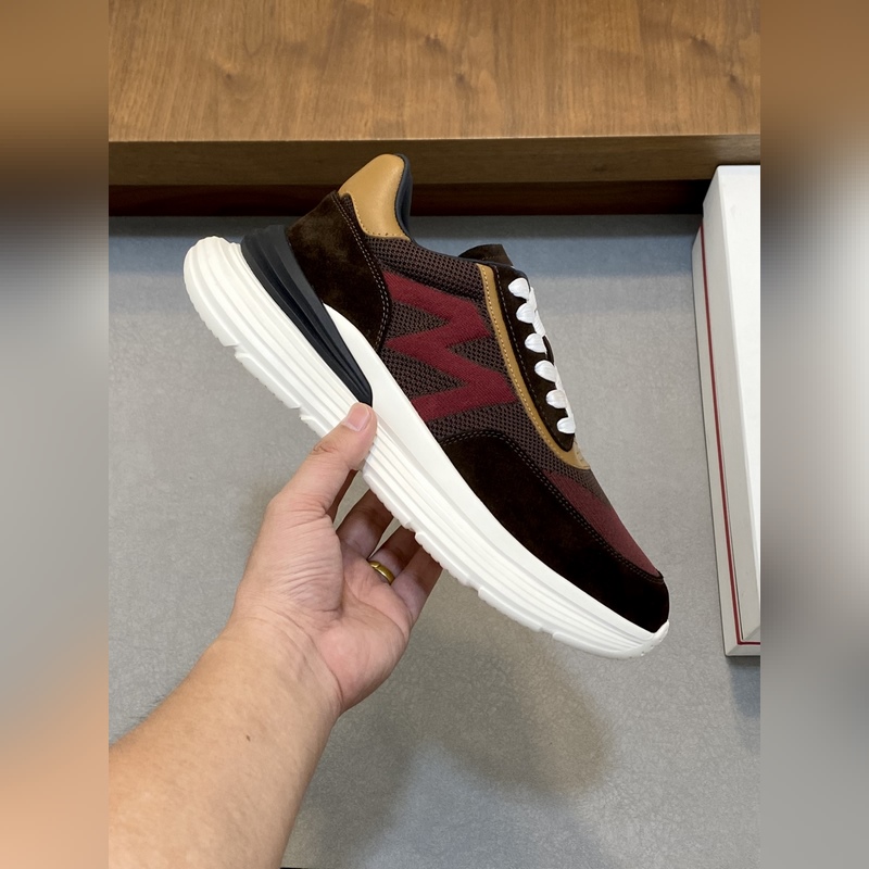 Moncler，蒙口男士休閑運動鞋，具有舒適防滑性能，采用一體成型進口飛織科技面