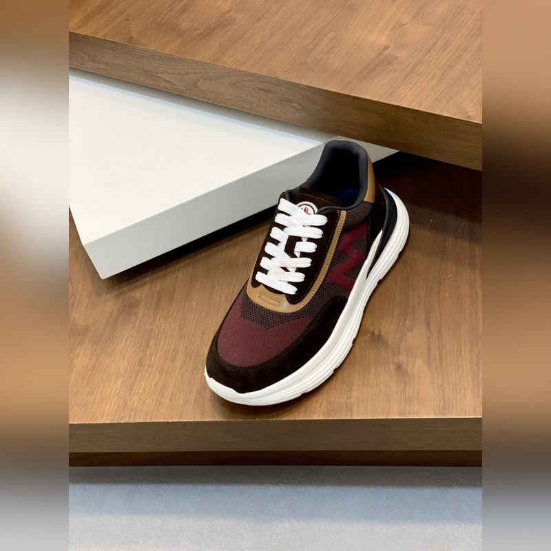 Moncler，蒙口男士休閑運動鞋，具有舒適防滑性能，采用一體成型進口飛織科技面