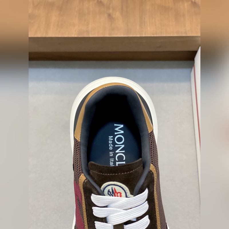 Moncler，蒙口男士休閑運動鞋，具有舒適防滑性能，采用一體成型進口飛織科技面