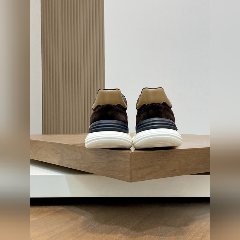 Moncler，蒙口男士休閑運動鞋，具有舒適防滑性能，采用一體成型進口飛織科技面