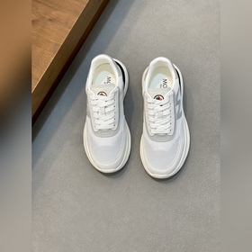 Moncler，蒙口男士休閑運動鞋，具有舒適防滑性能，采用一體成型進口飛織科技面