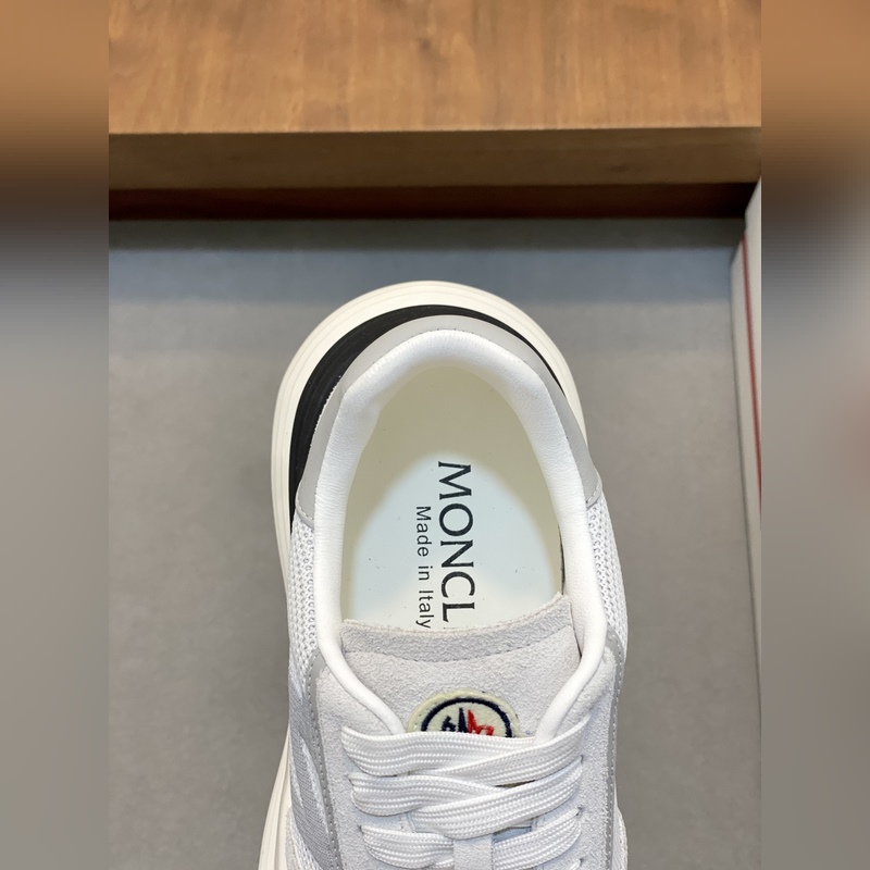 Moncler，蒙口男士休閑運動鞋，具有舒適防滑性能，采用一體成型進口飛織科技面