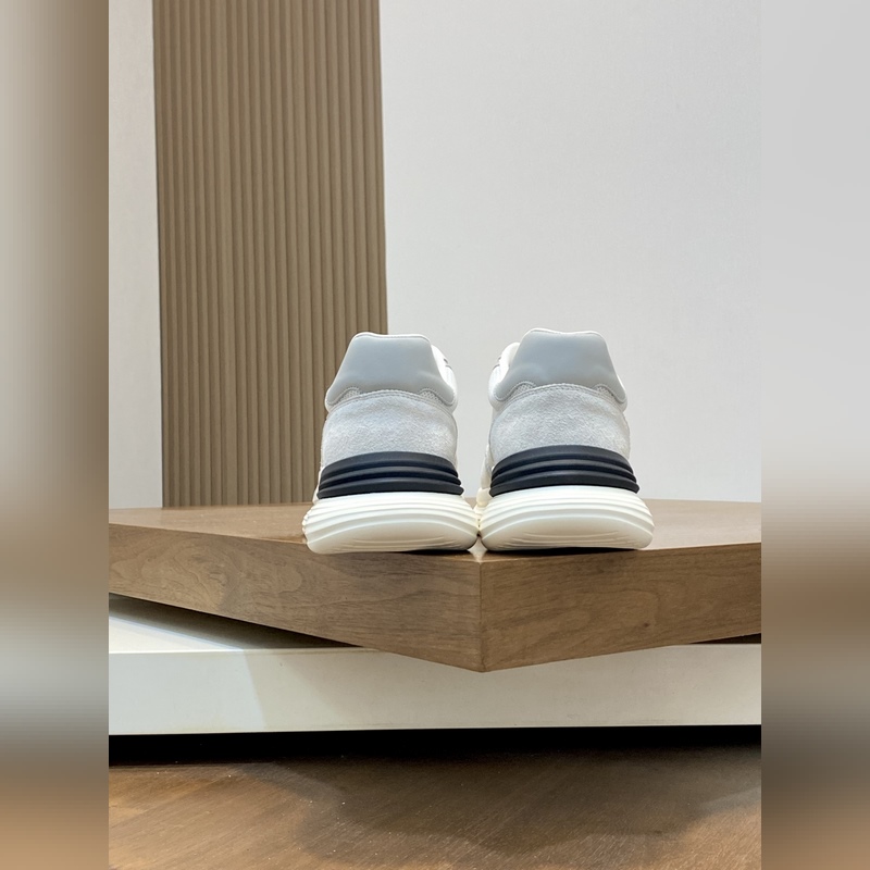 Moncler，蒙口男士休閑運動鞋，具有舒適防滑性能，采用一體成型進口飛織科技面