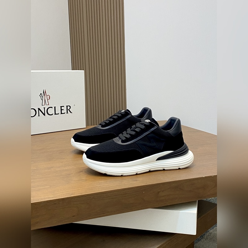 Moncler，蒙口男士休閑運動鞋，具有舒適防滑性能，采用一體成型進口飛織科技面