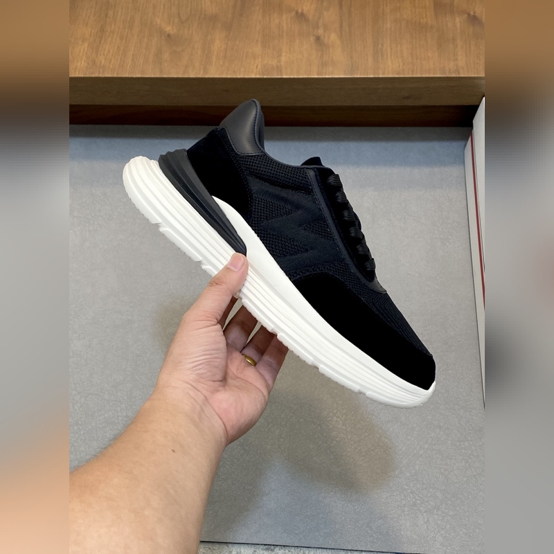 Moncler，蒙口男士休閑運動鞋，具有舒適防滑性能，采用一體成型進口飛織科技面