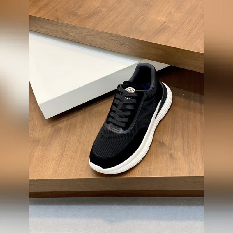 Moncler，蒙口男士休閑運動鞋，具有舒適防滑性能，采用一體成型進口飛織科技面