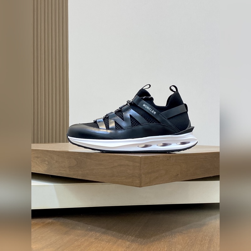 Moncler，蒙口男士休閑運動鞋，具有舒適防滑性能，采用一體成型進口飛織科技面