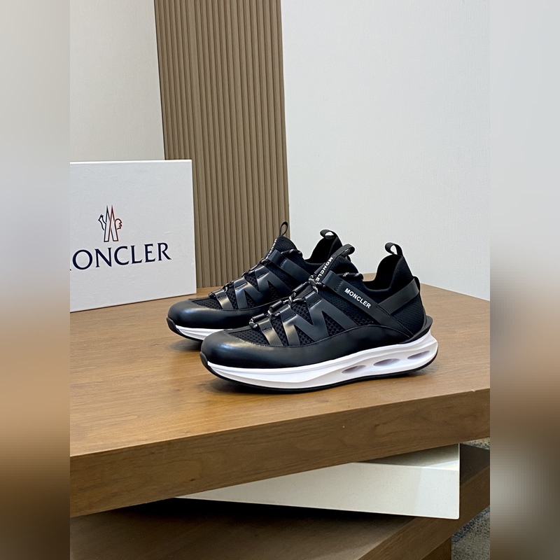 Moncler，蒙口男士休閑運動鞋，具有舒適防滑性能，采用一體成型進口飛織科技面