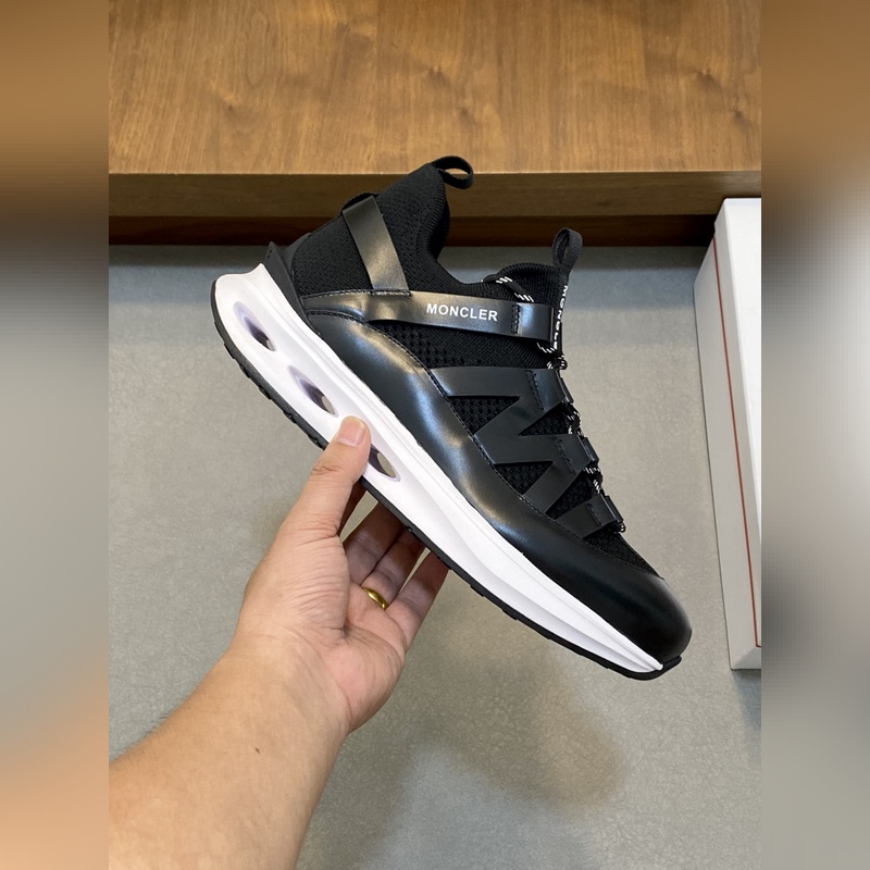 Moncler，蒙口男士休閑運動鞋，具有舒適防滑性能，采用一體成型進口飛織科技面