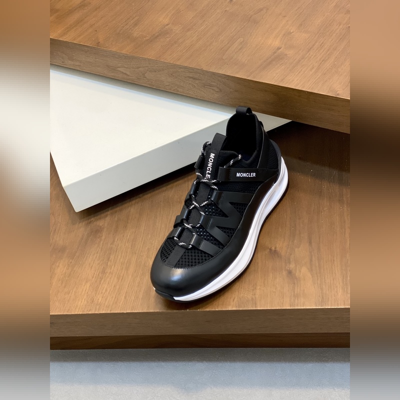 Moncler，蒙口男士休閑運動鞋，具有舒適防滑性能，采用一體成型進口飛織科技面