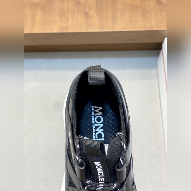 Moncler，蒙口男士休閑運動鞋，具有舒適防滑性能，采用一體成型進口飛織科技面