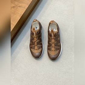 Moncler，蒙口男士休閑運動鞋，具有舒適防滑性能，采用一體成型進口飛織科技面