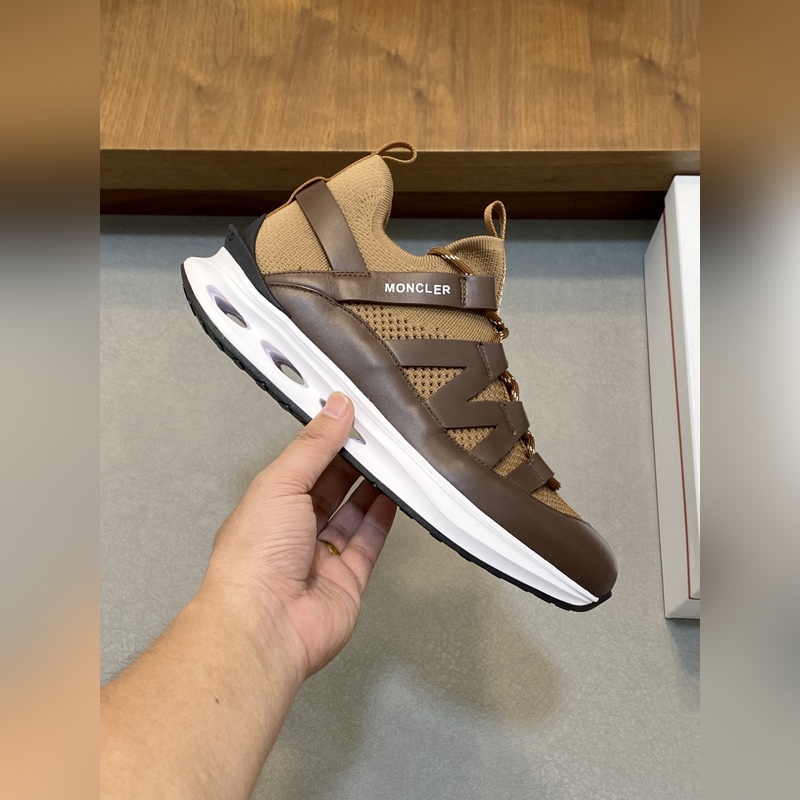 Moncler，蒙口男士休閑運(yùn)動(dòng)鞋，具有舒適防滑性能，采用一體成型進(jìn)口飛織科技面