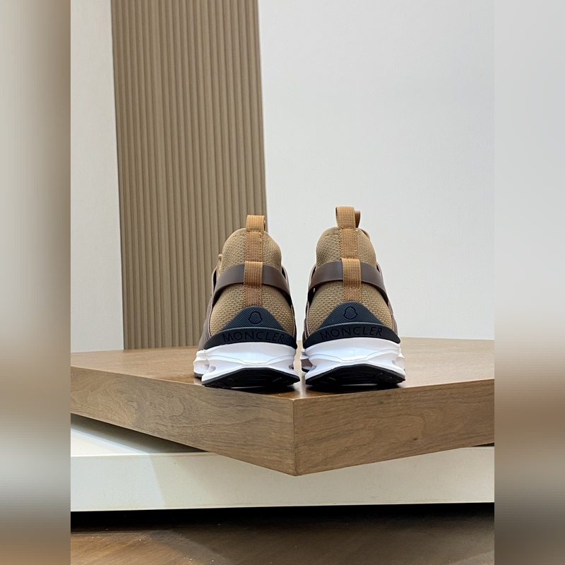 Moncler，蒙口男士休閑運(yùn)動(dòng)鞋，具有舒適防滑性能，采用一體成型進(jìn)口飛織科技面