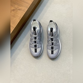 Moncler，蒙口男士休閑運動鞋，具有舒適防滑性能，采用一體成型進口飛織科技面