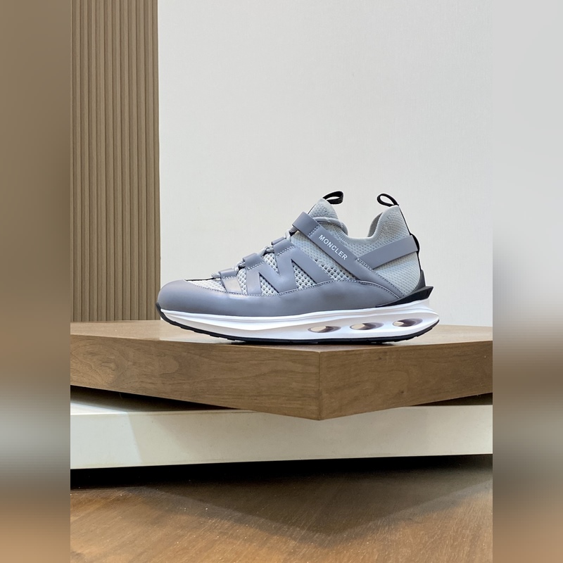 Moncler，蒙口男士休閑運(yùn)動(dòng)鞋，具有舒適防滑性能，采用一體成型進(jìn)口飛織科技面