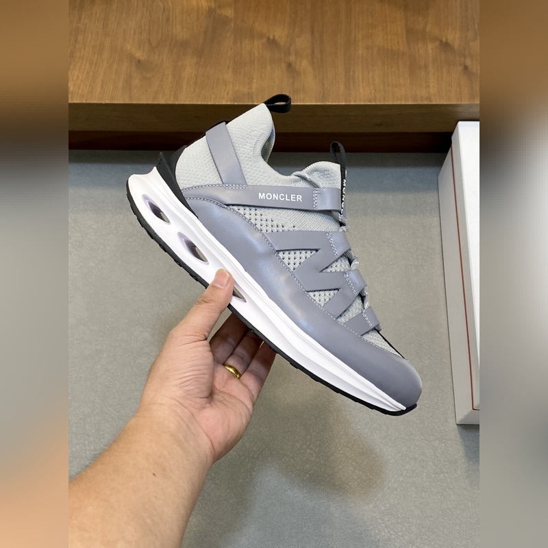 Moncler，蒙口男士休閑運(yùn)動(dòng)鞋，具有舒適防滑性能，采用一體成型進(jìn)口飛織科技面