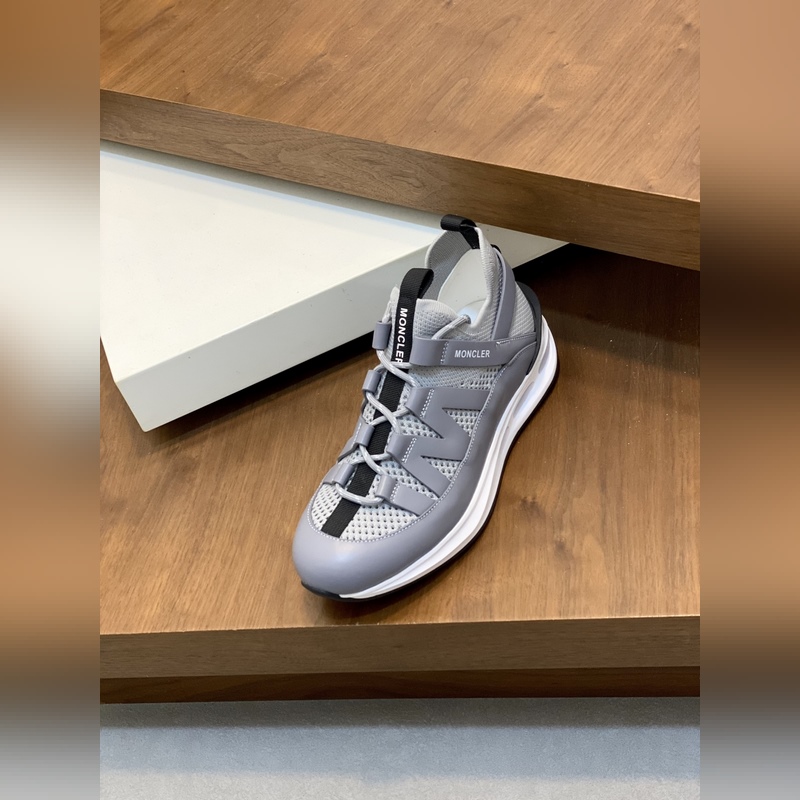 Moncler，蒙口男士休閑運(yùn)動(dòng)鞋，具有舒適防滑性能，采用一體成型進(jìn)口飛織科技面