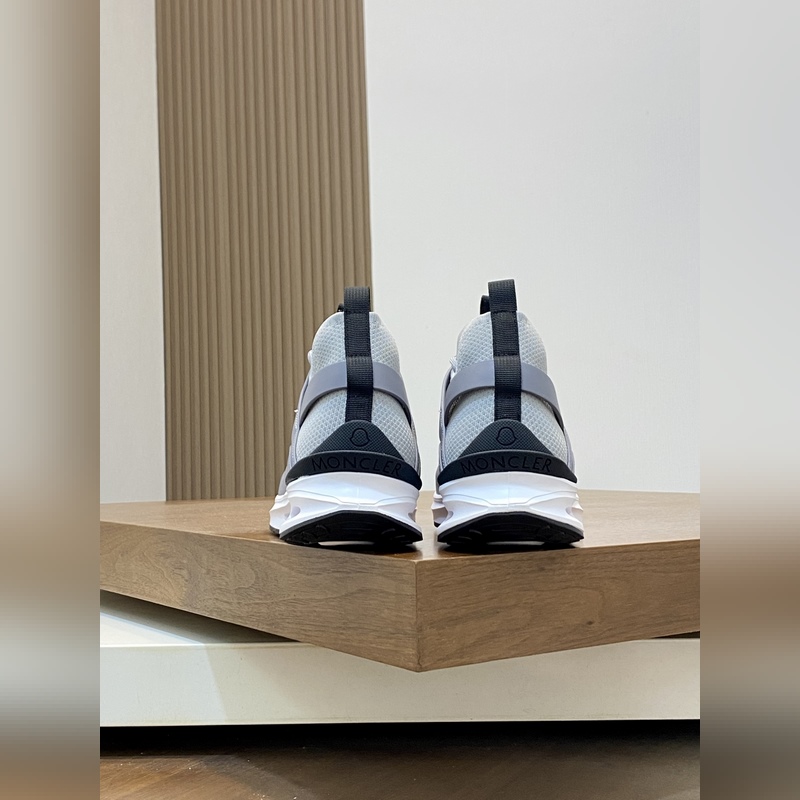 Moncler，蒙口男士休閑運(yùn)動(dòng)鞋，具有舒適防滑性能，采用一體成型進(jìn)口飛織科技面