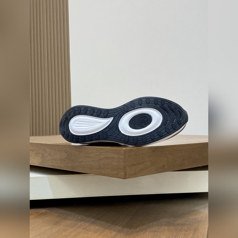 Moncler，蒙口男士休閑運(yùn)動(dòng)鞋，具有舒適防滑性能，采用一體成型進(jìn)口飛織科技面