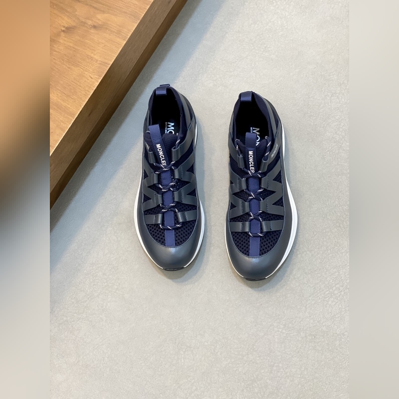 Moncler，蒙口男士休閑運動鞋，具有舒適防滑性能，采用一體成型進口飛織科技面
