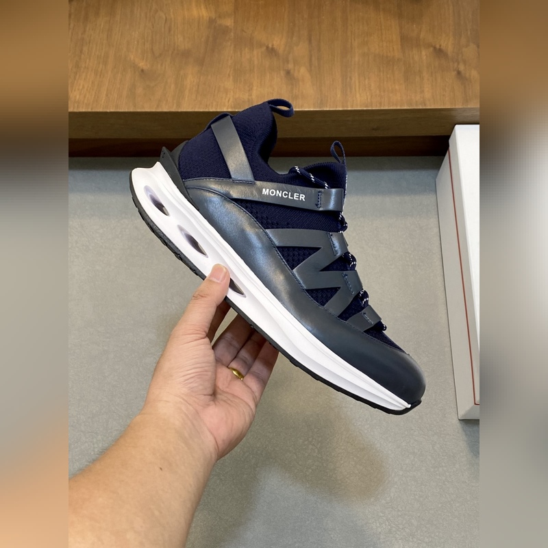 Moncler，蒙口男士休閑運動鞋，具有舒適防滑性能，采用一體成型進口飛織科技面
