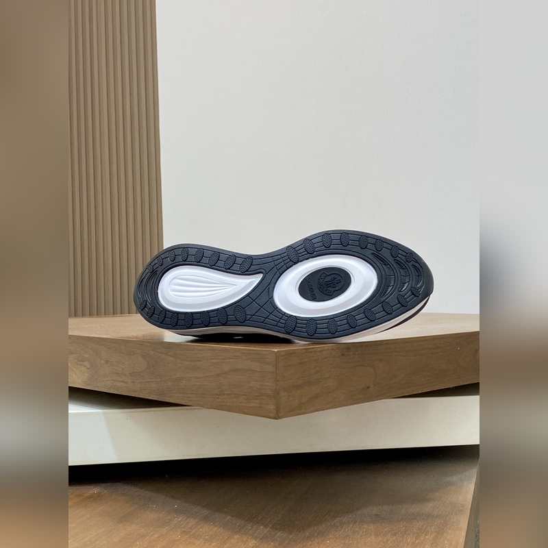 Moncler，蒙口男士休閑運動鞋，具有舒適防滑性能，采用一體成型進口飛織科技面