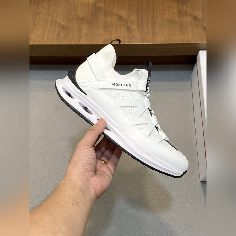 Moncler，蒙口男士休閑運(yùn)動鞋，具有舒適防滑性能，采用一體成型進(jìn)口飛織科技面