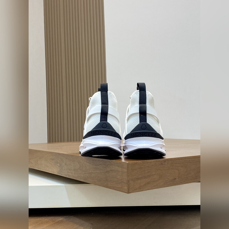 Moncler，蒙口男士休閑運(yùn)動鞋，具有舒適防滑性能，采用一體成型進(jìn)口飛織科技面