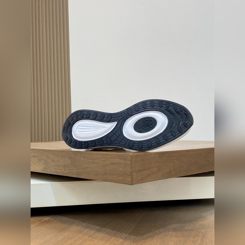 Moncler，蒙口男士休閑運(yùn)動鞋，具有舒適防滑性能，采用一體成型進(jìn)口飛織科技面