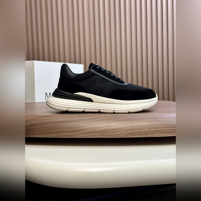 Moncler蒙口 男鞋運動鞋，進口牛皮面、氯丁橡膠 各種材質拼接打造，鞋面采用