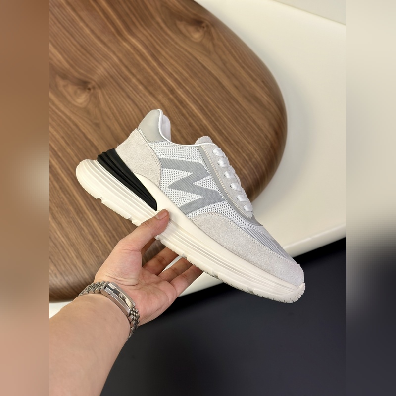 Moncler蒙口 男鞋運動鞋，進口牛皮面、氯丁橡膠 各種材質拼接打造，鞋面采用