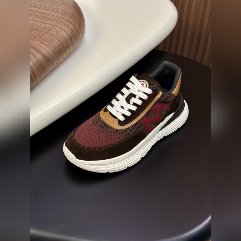 Moncler蒙口 男鞋運(yùn)動(dòng)鞋，進(jìn)口牛皮面、氯丁橡膠 各種材質(zhì)拼接打造，鞋面采用