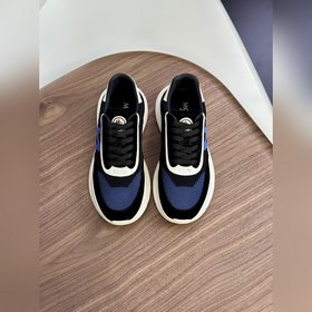 Moncler蒙口 男鞋運動鞋，進口牛皮面、氯丁橡膠 各種材質拼接打造，鞋面采用