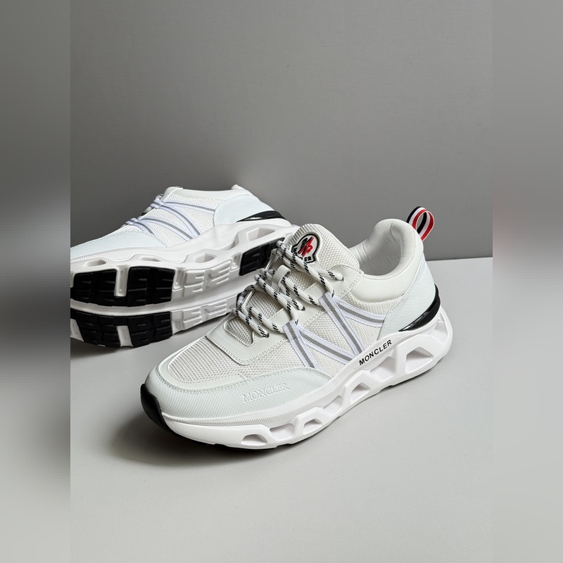 Moncler蒙口 男鞋運動鞋，進口牛皮面、氯丁橡膠 各種材質拼接打造，鞋面采用