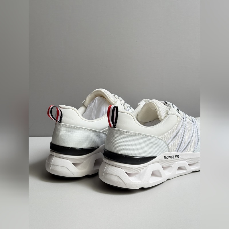 Moncler蒙口 男鞋運動鞋，進口牛皮面、氯丁橡膠 各種材質拼接打造，鞋面采用